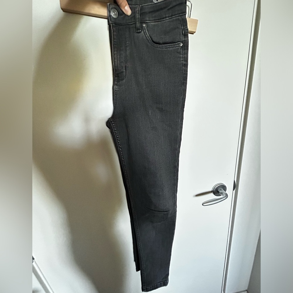 Black skinny jeans